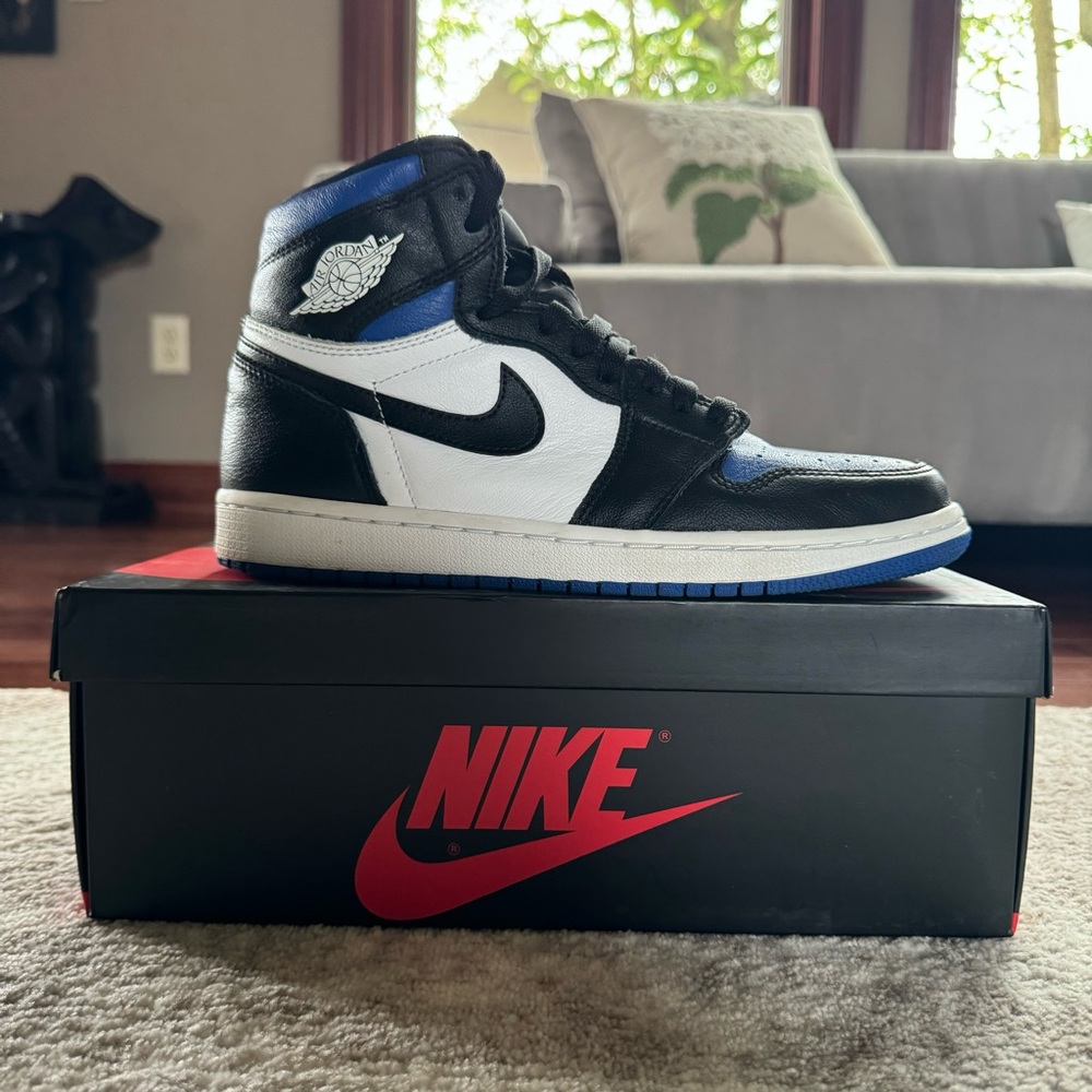 Authentic Nike Air Jordan 1 Retro Royal Toe Sneakers Men’s 8.5 and Women’s 10
